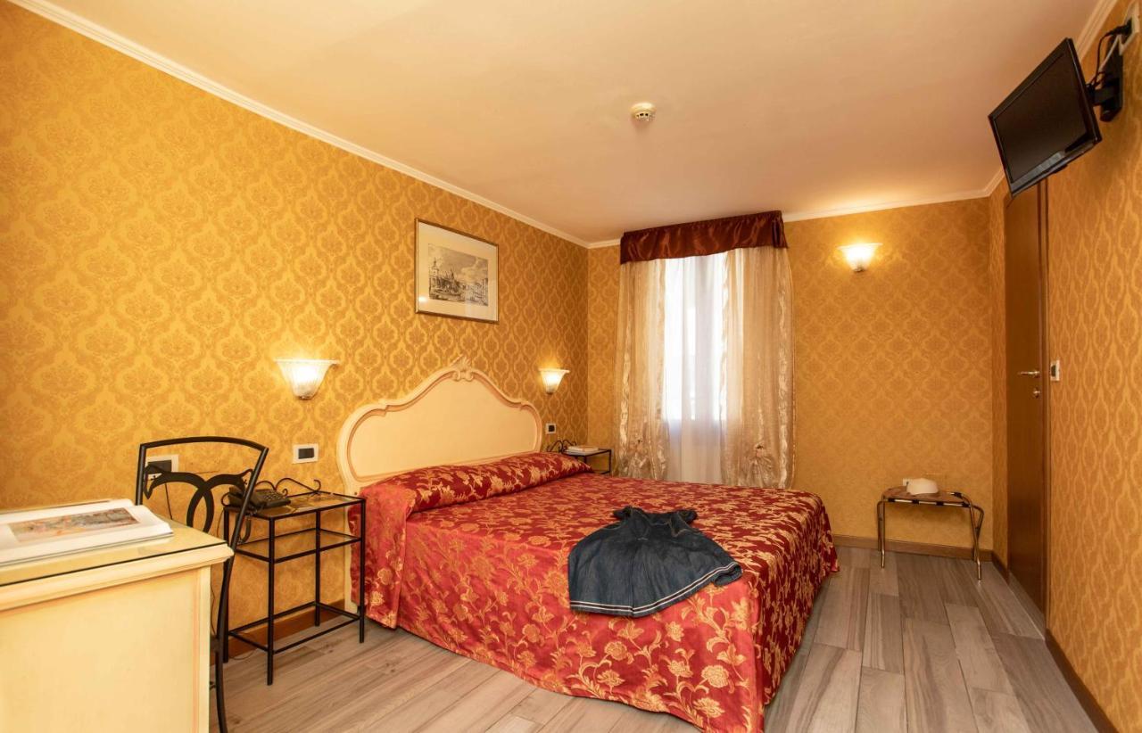 Junior Suite with Canal View