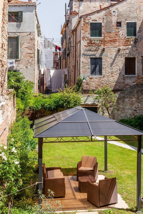 Apartment with Garden View