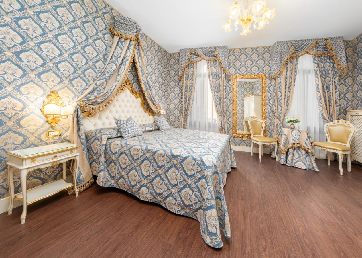 Junior Suite with Canal View