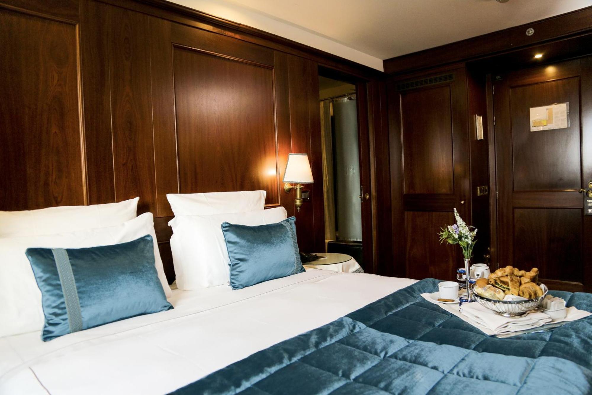 Superior Double Room with Lagoon View