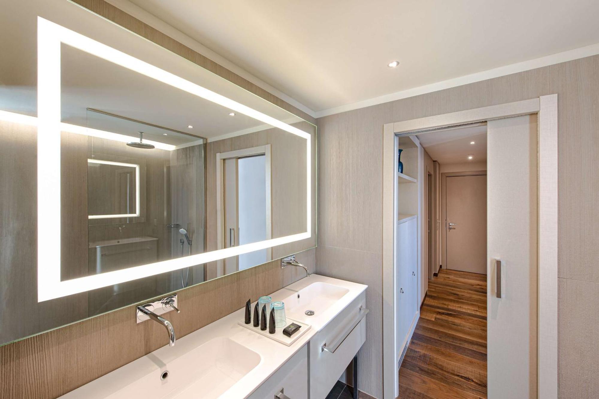 Junior King Suite with Canal View