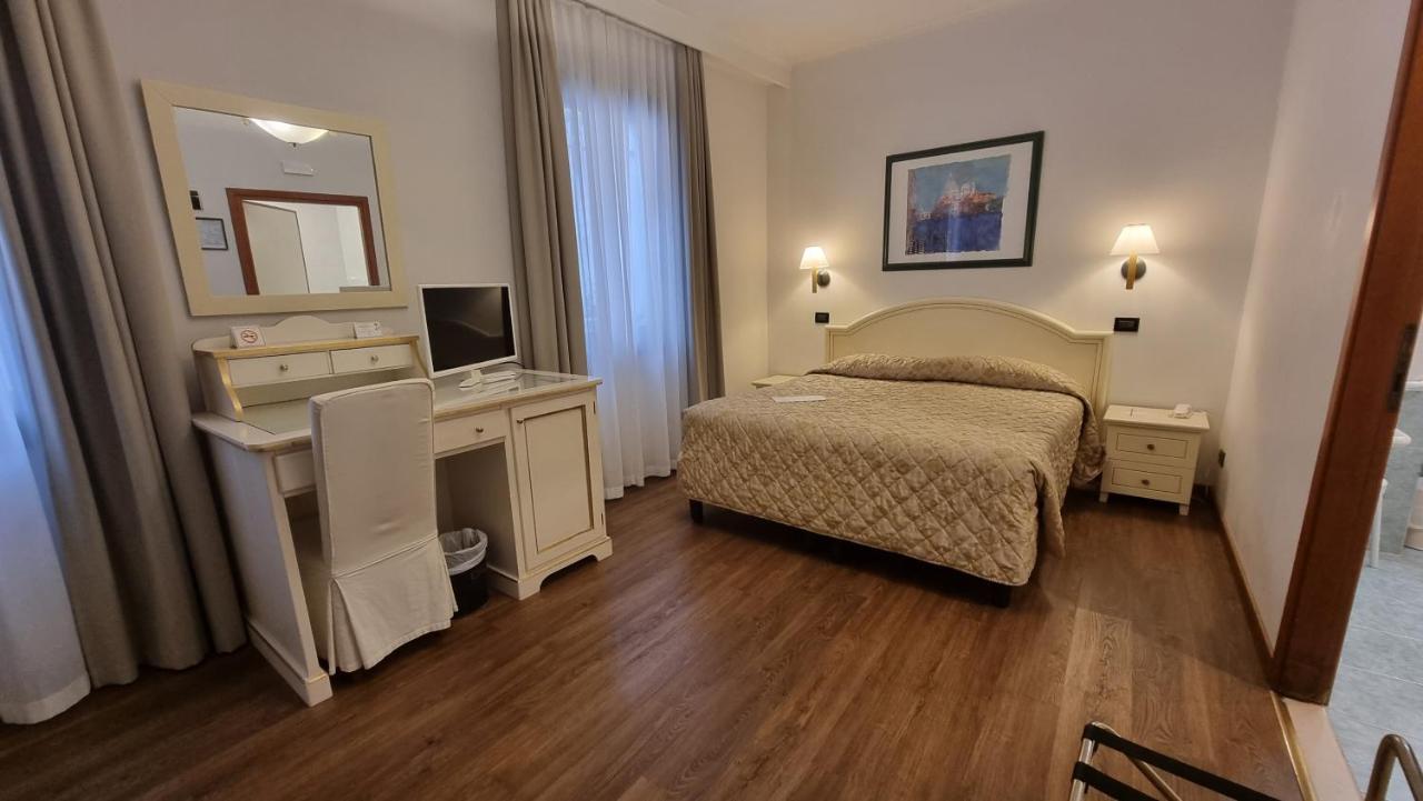 Family Room,1498544734:JPEG