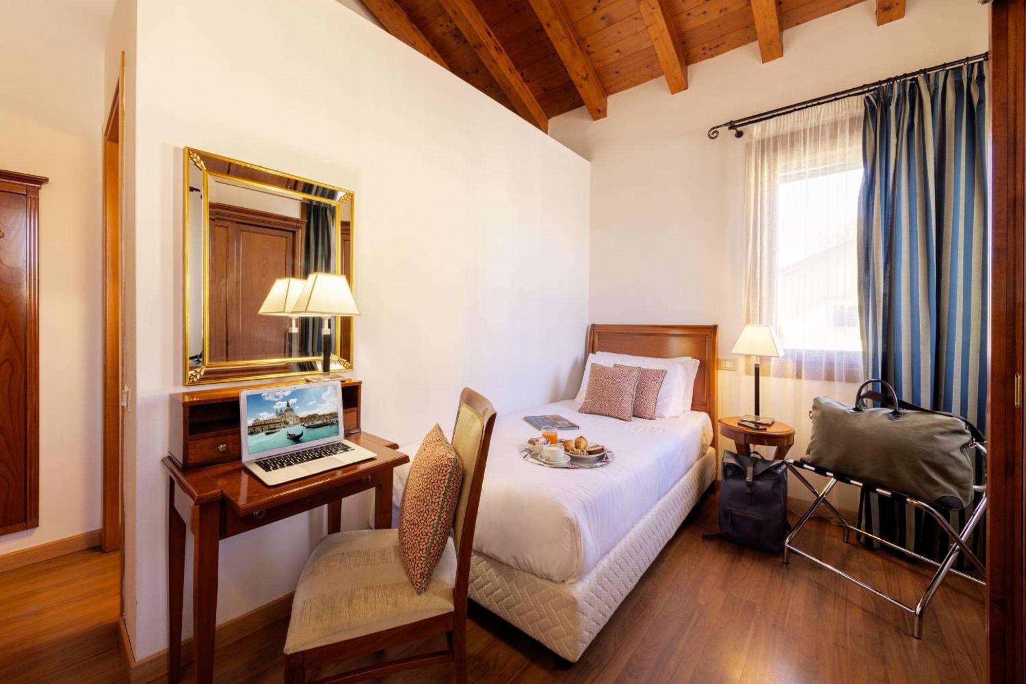 Single Room,1540510147:JPEG
