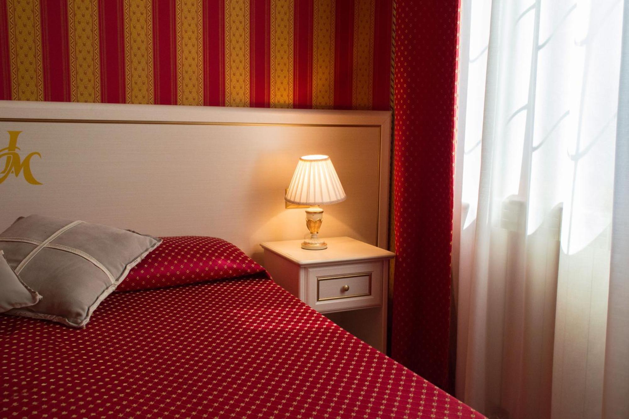 Deluxe Single Room with Canal View