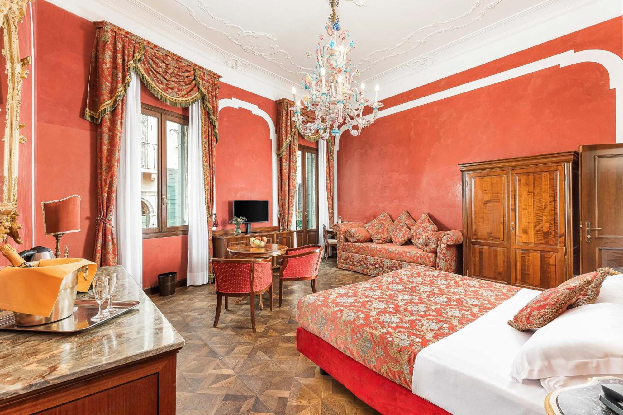 Luxury Double or Twin Room with Balcony and Canal View