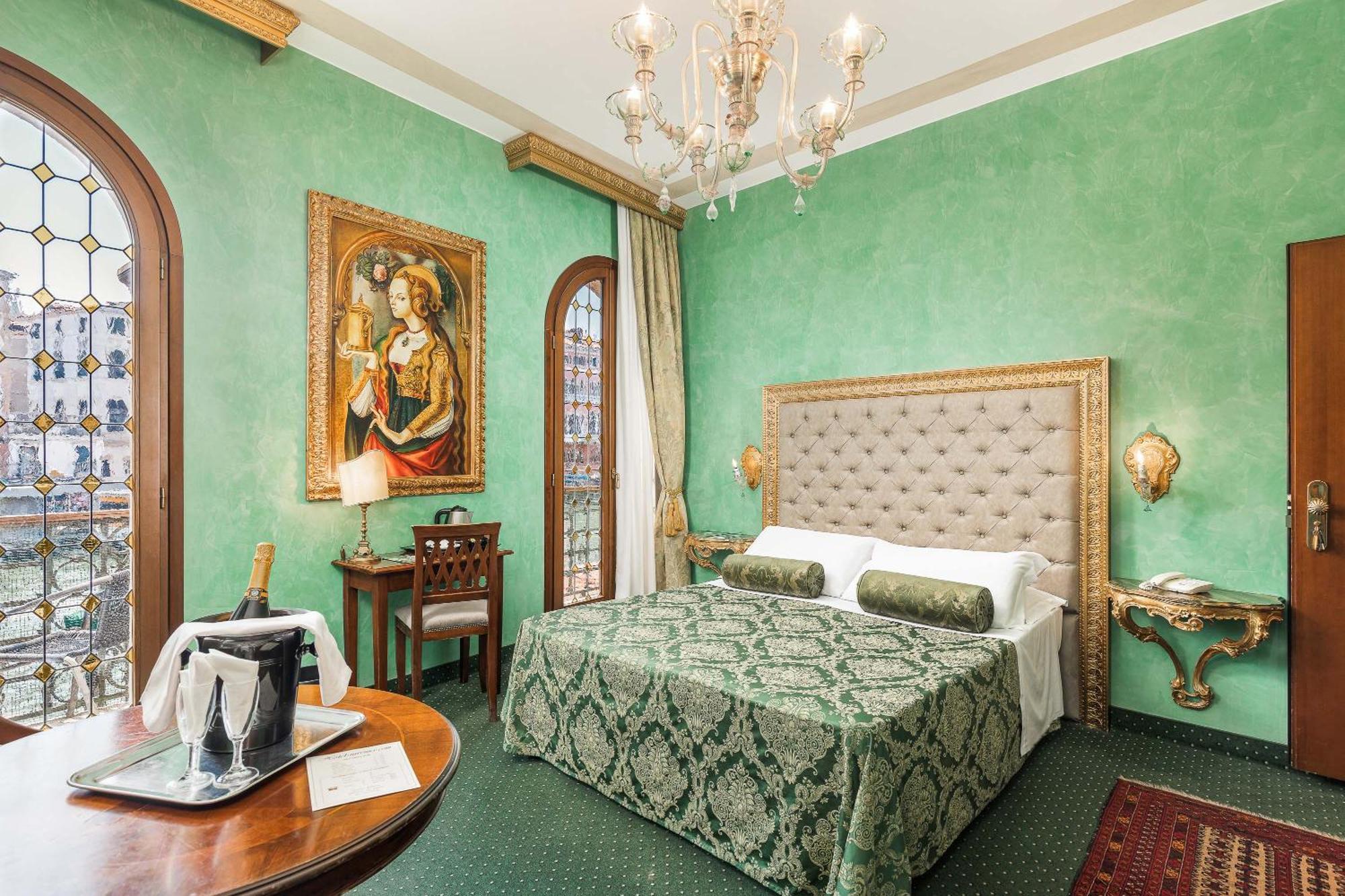 Deluxe Double or Twin Room with Canal View