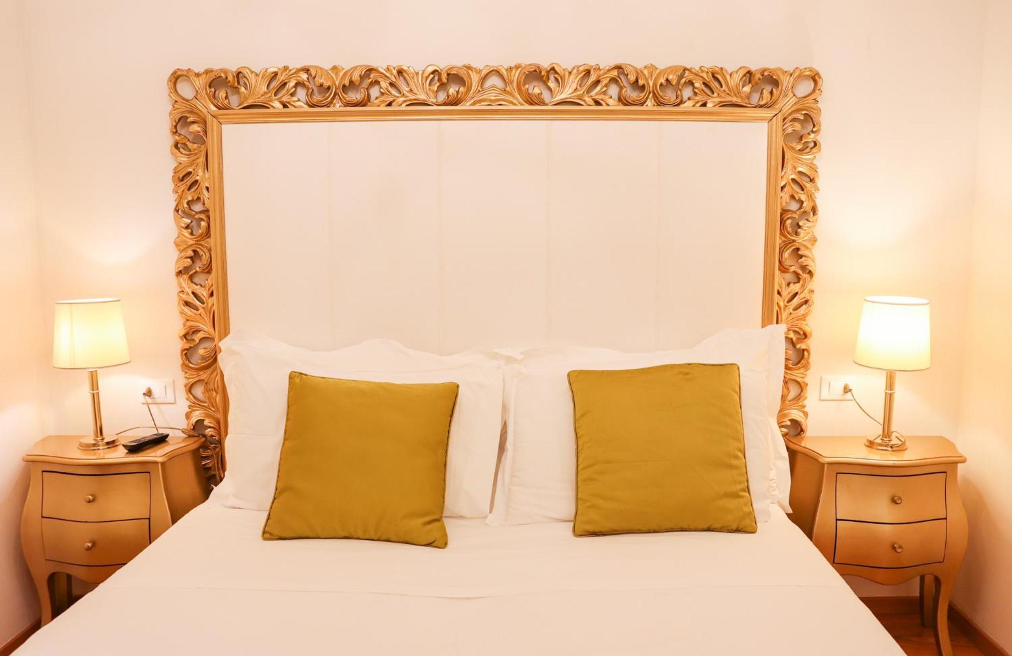 Deluxe One-Bedroom Apartment