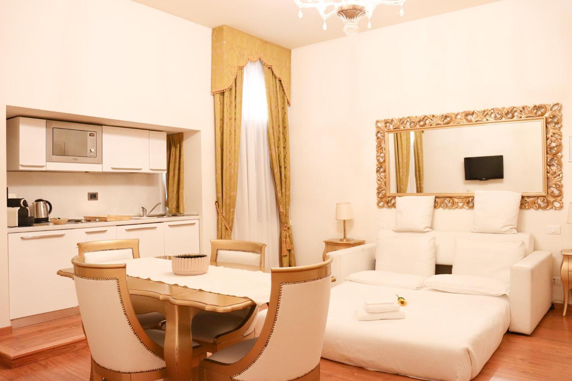 Deluxe One-Bedroom Apartment