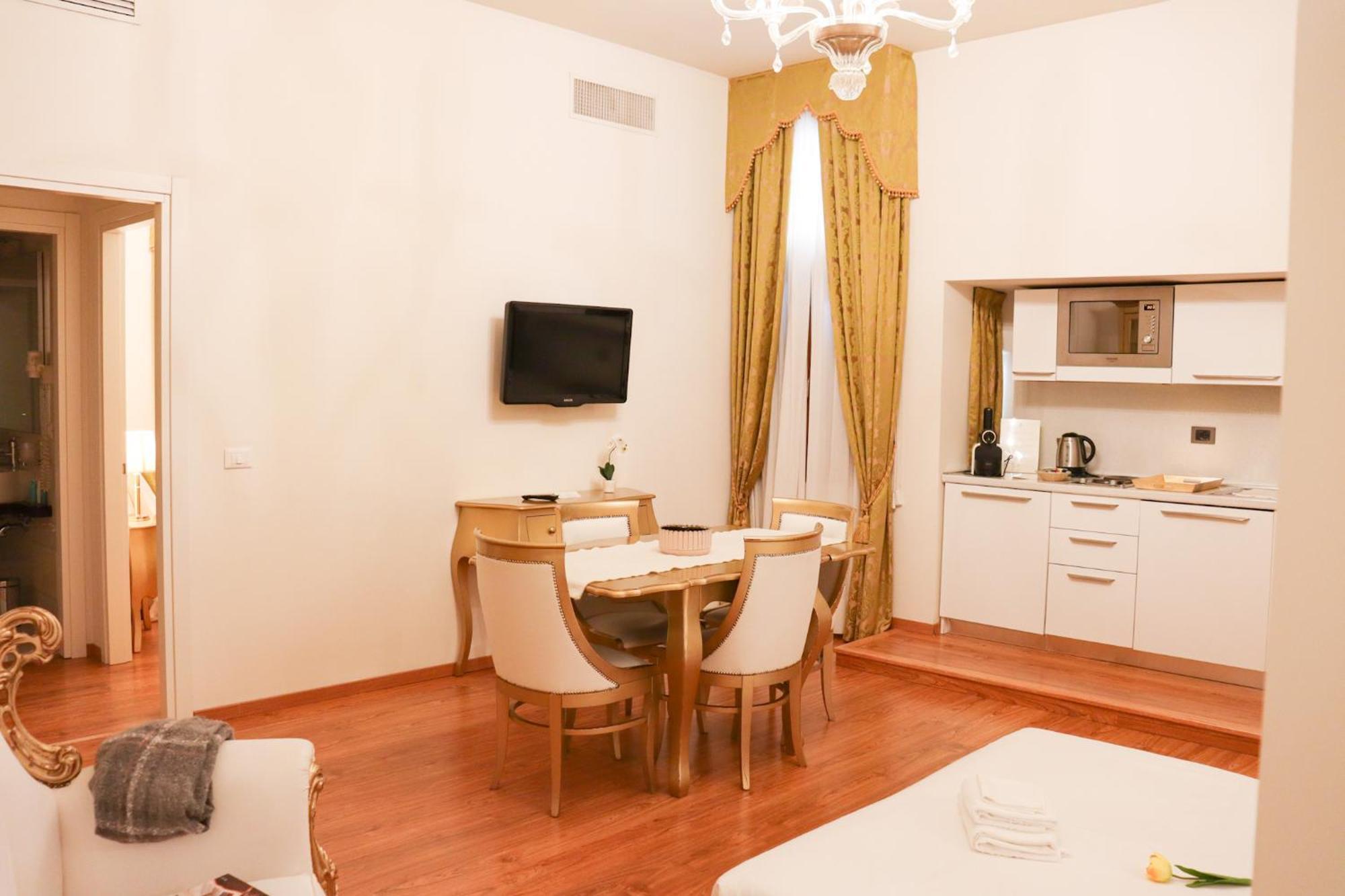 Deluxe One-Bedroom Apartment