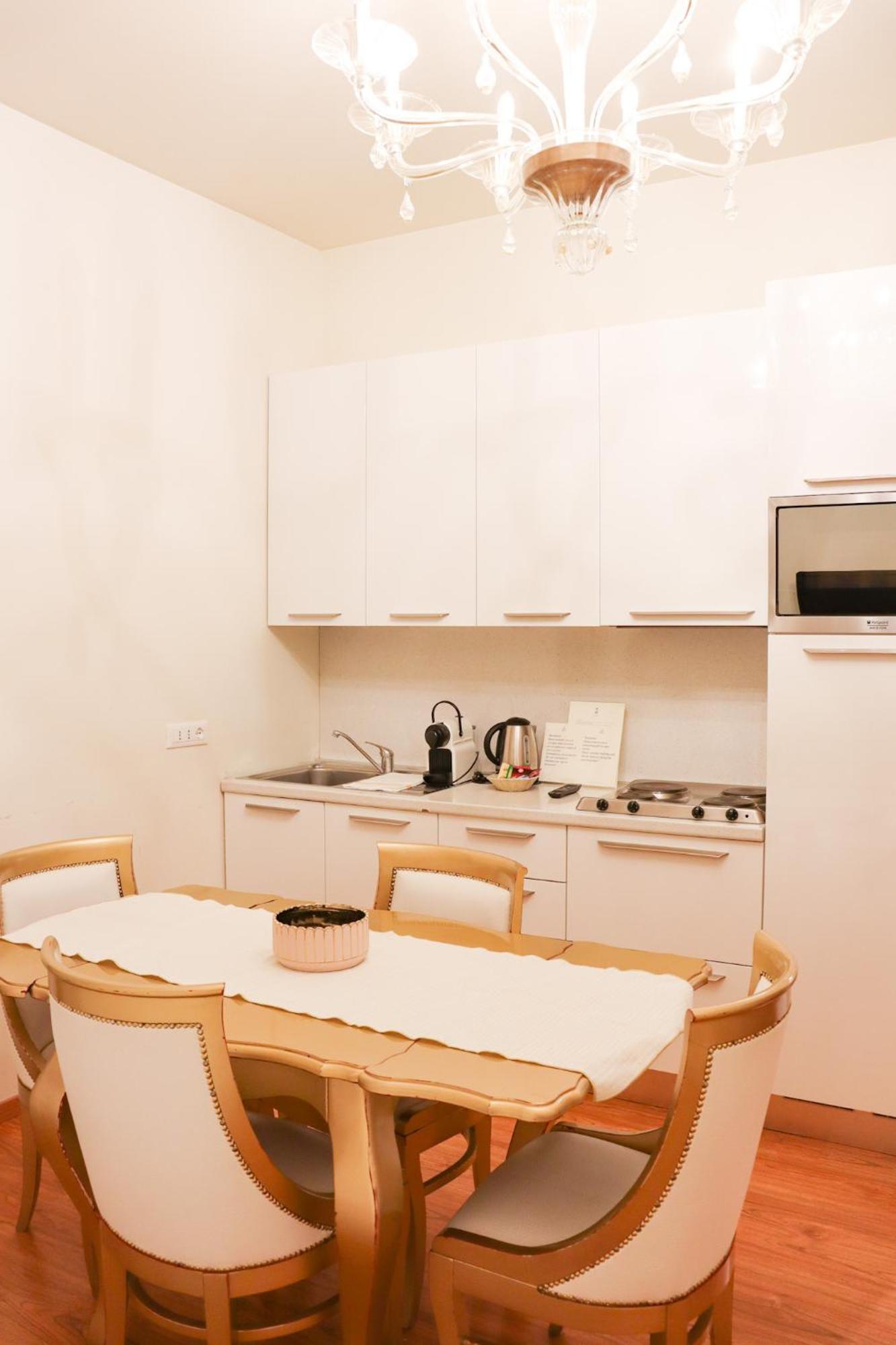 Deluxe One-Bedroom Apartment