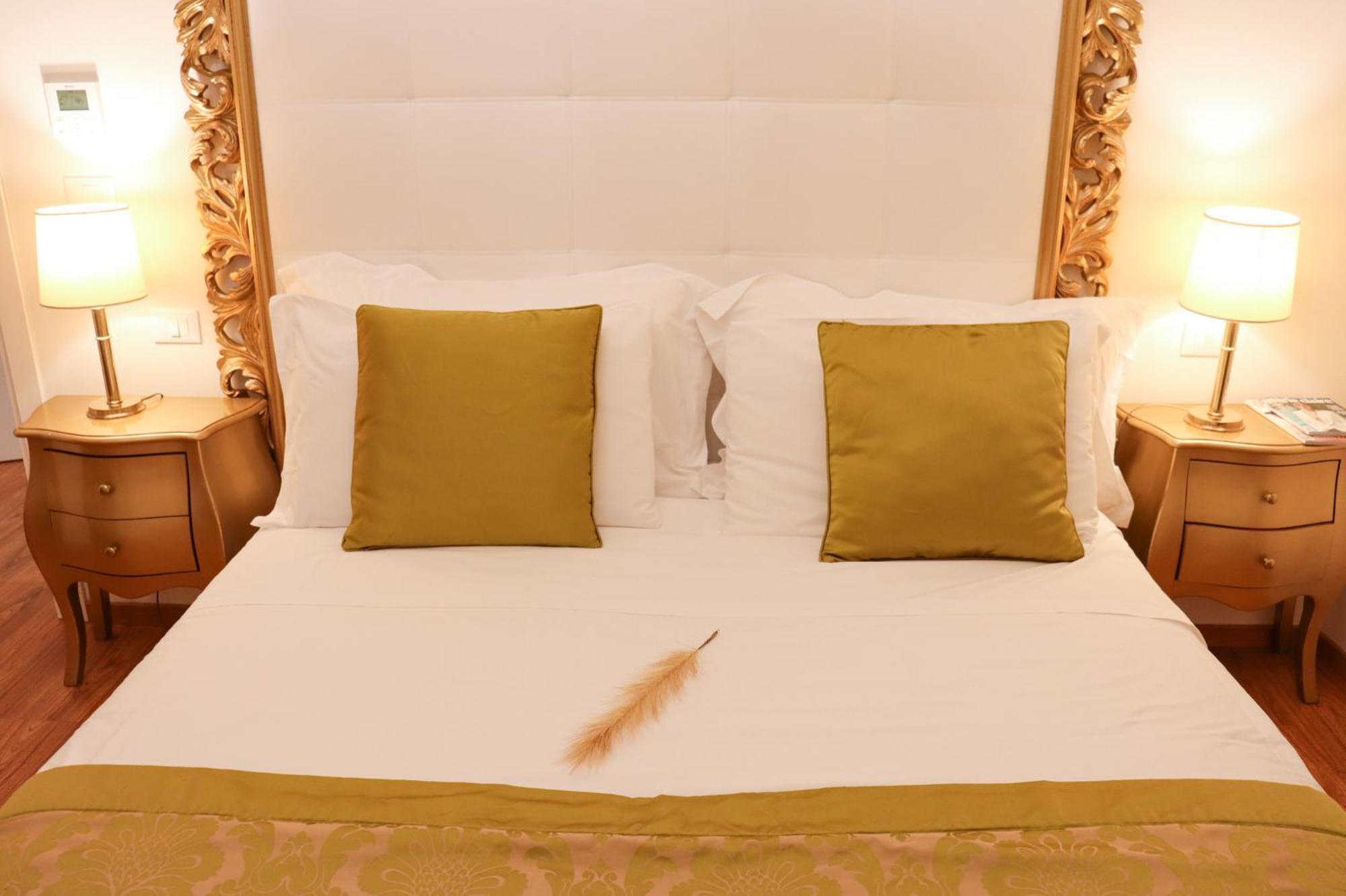 Deluxe One-Bedroom Apartment