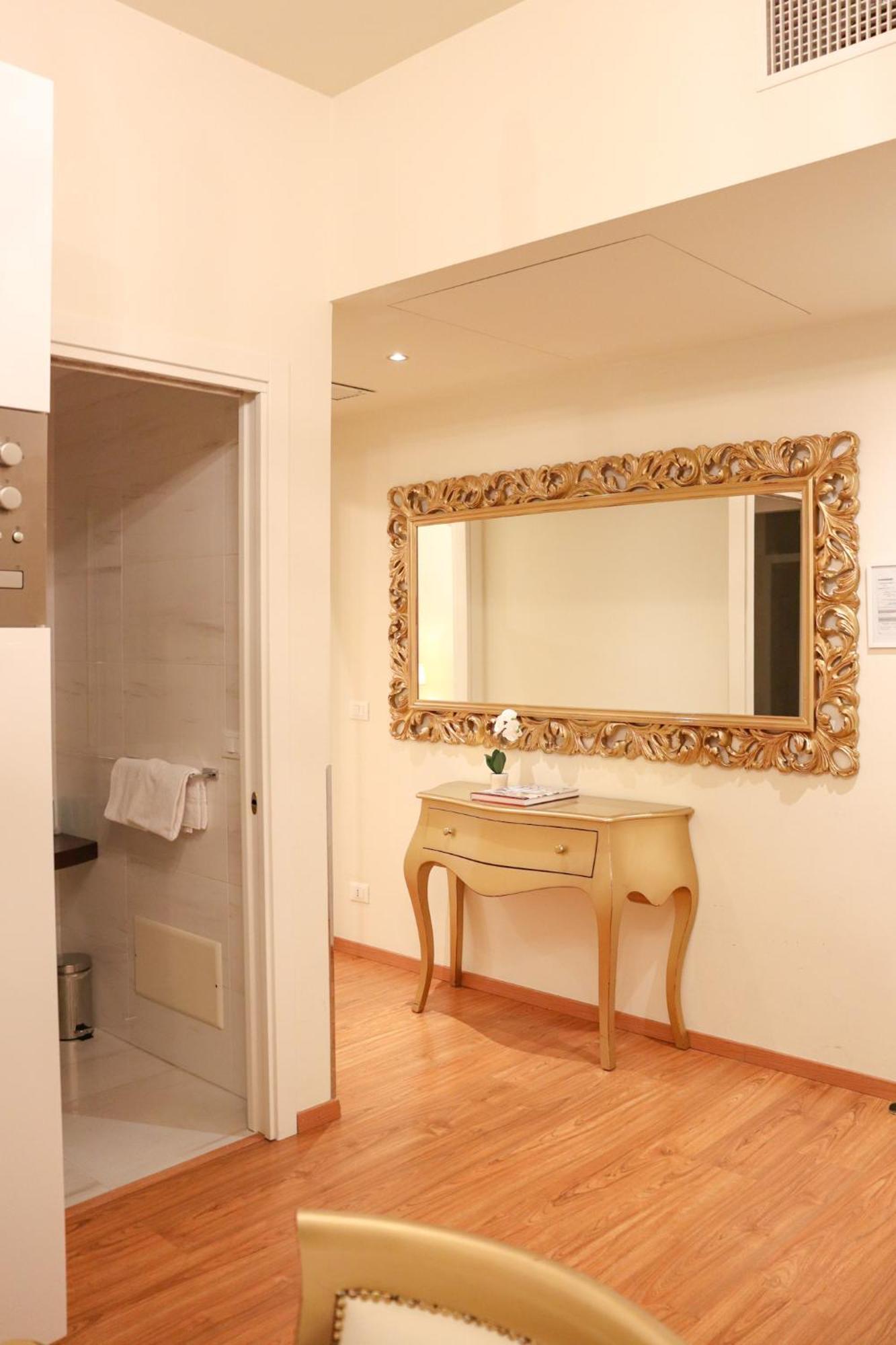 Deluxe One-Bedroom Apartment