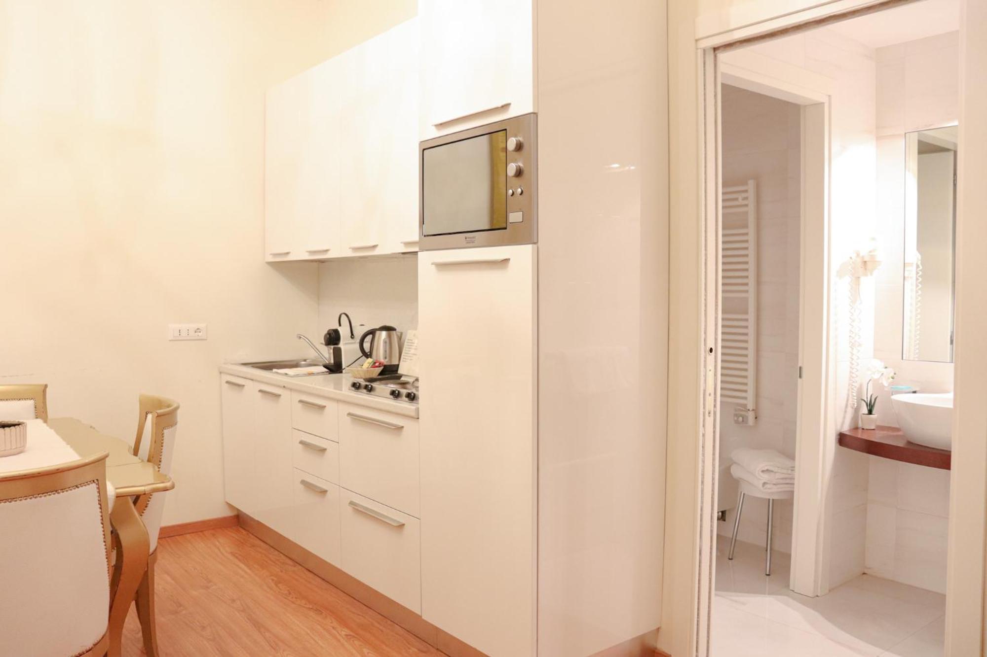 Deluxe One-Bedroom Apartment