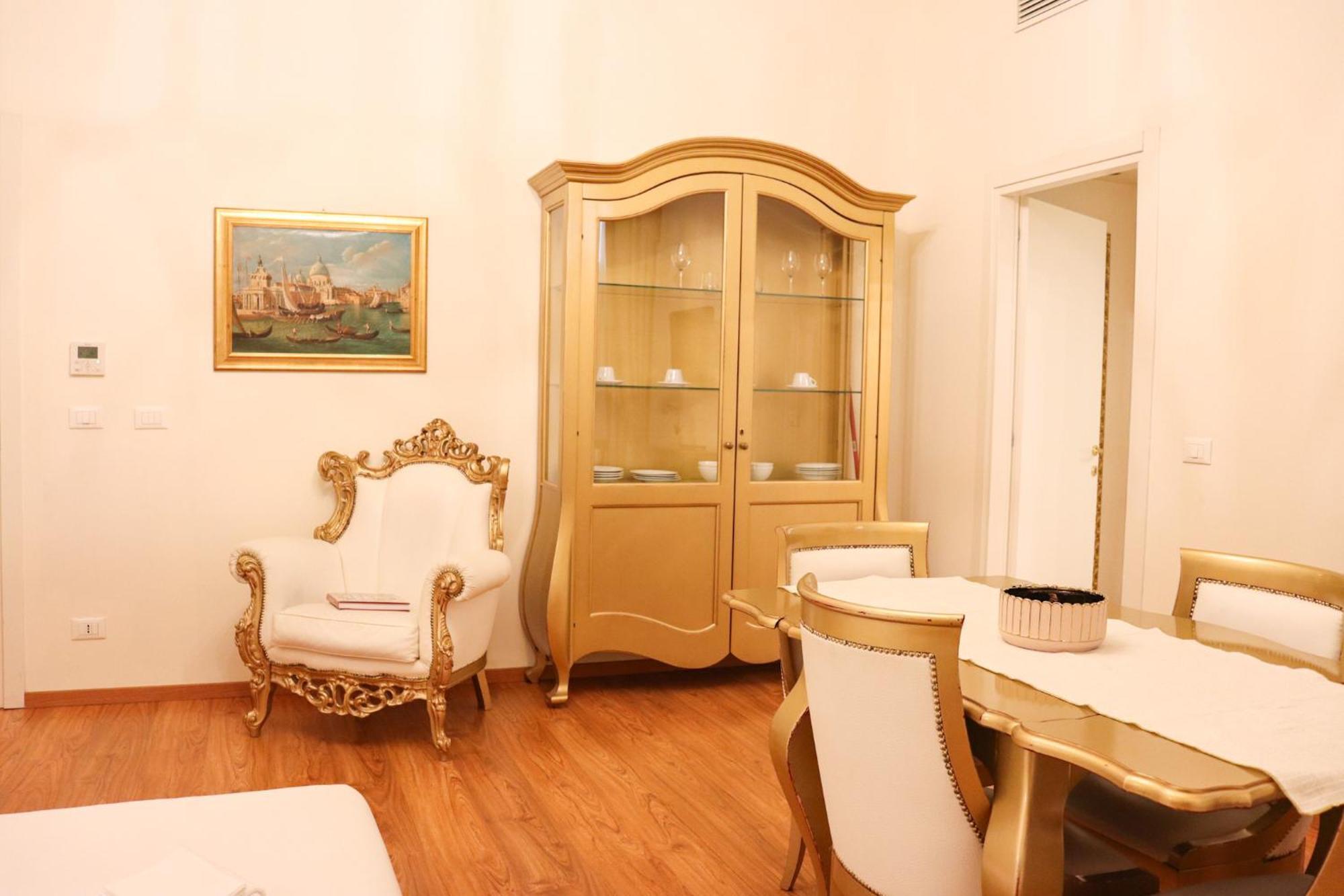 Deluxe One-Bedroom Apartment