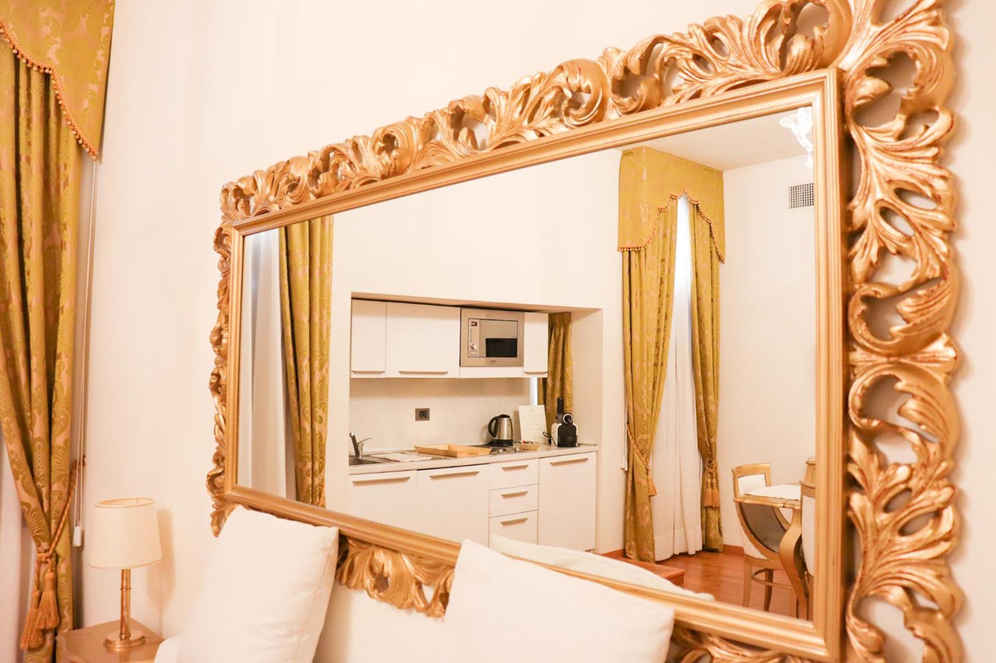 Deluxe One-Bedroom Apartment