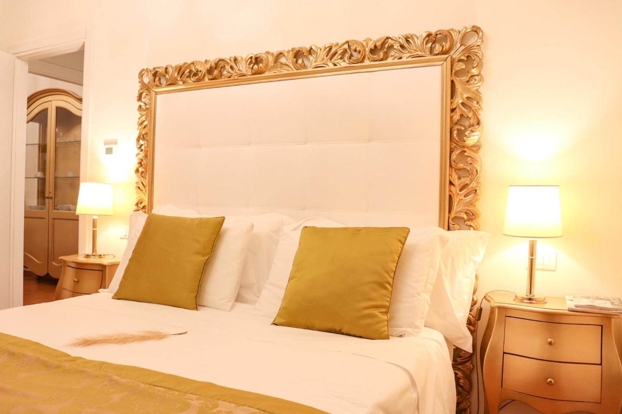 Deluxe One-Bedroom Apartment