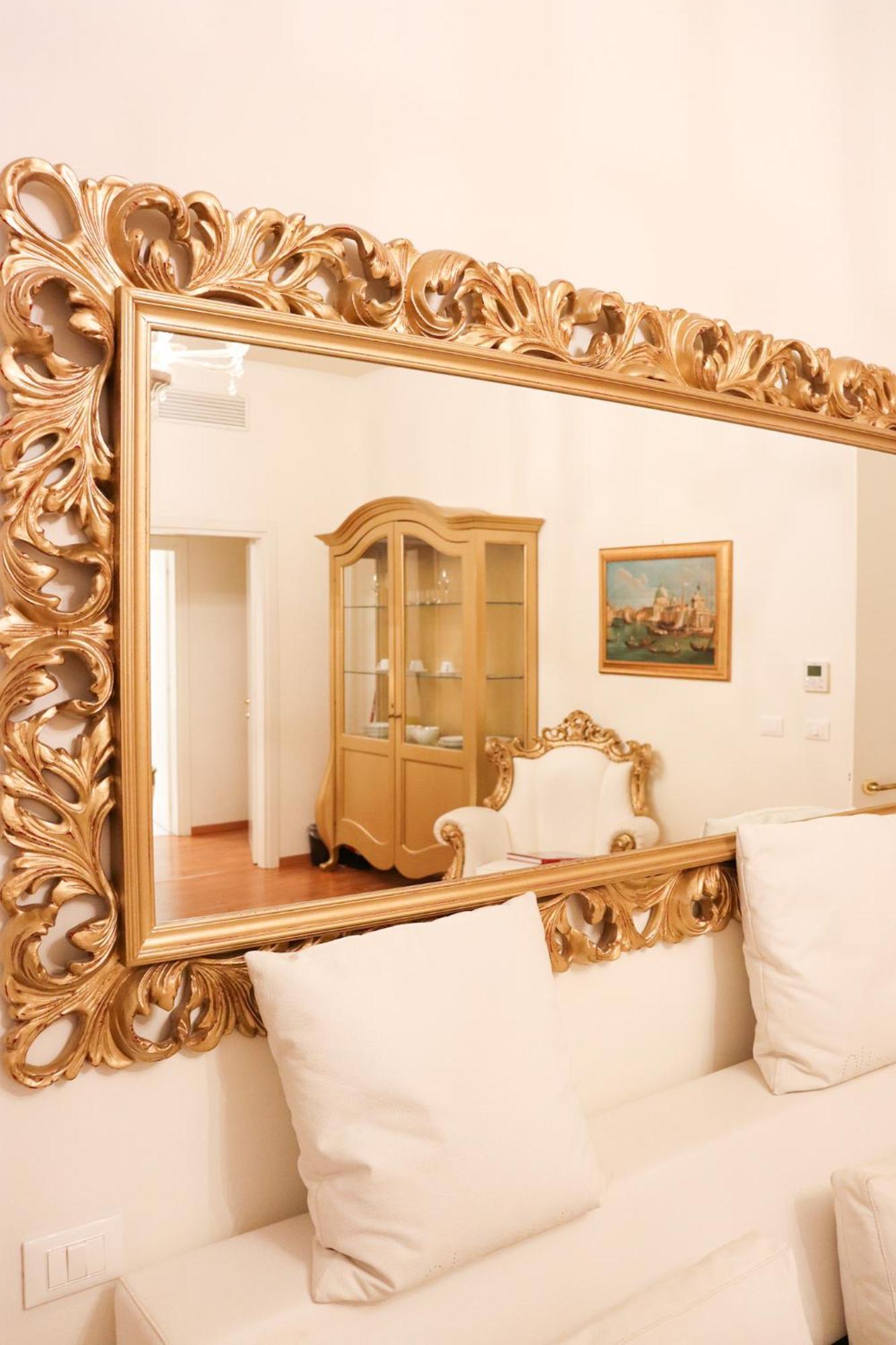 Deluxe One-Bedroom Apartment