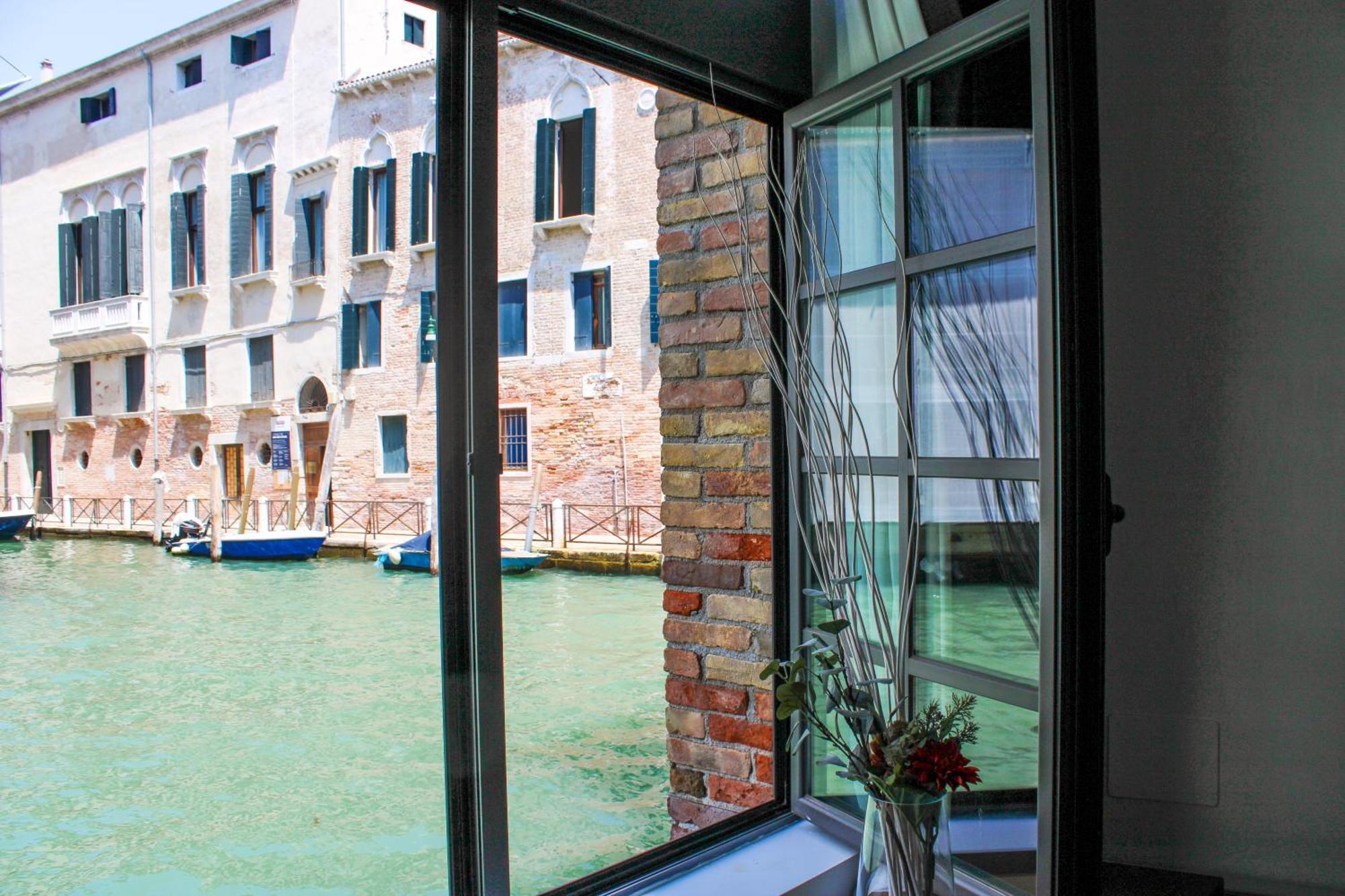 Double or Twin Room with Canal View,1635246230:JPEG