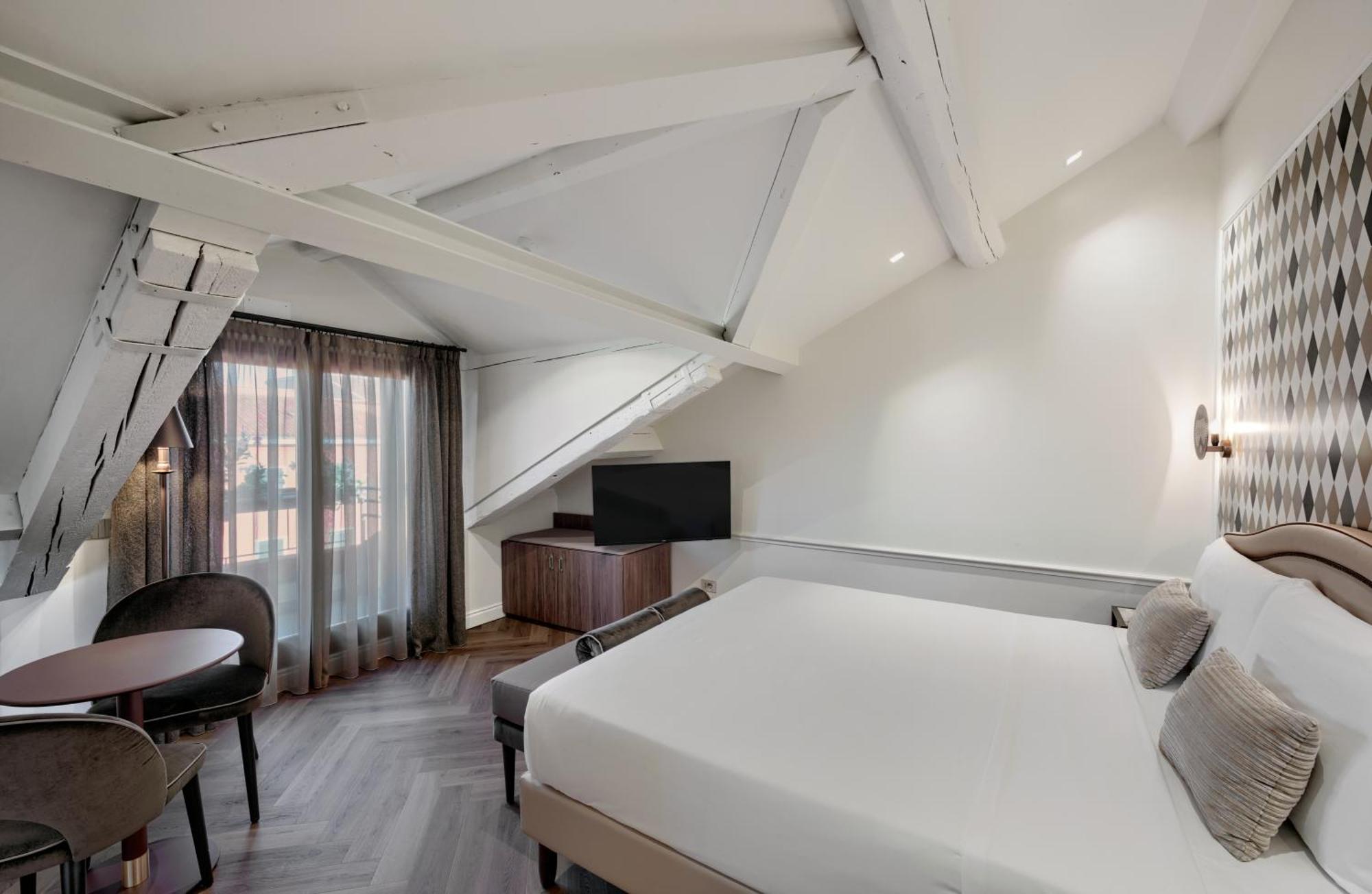 Deluxe Double Room with Terrace