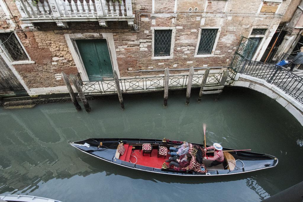 Two-Bedroom Apartment with Canal View - Fondamenta Tetta