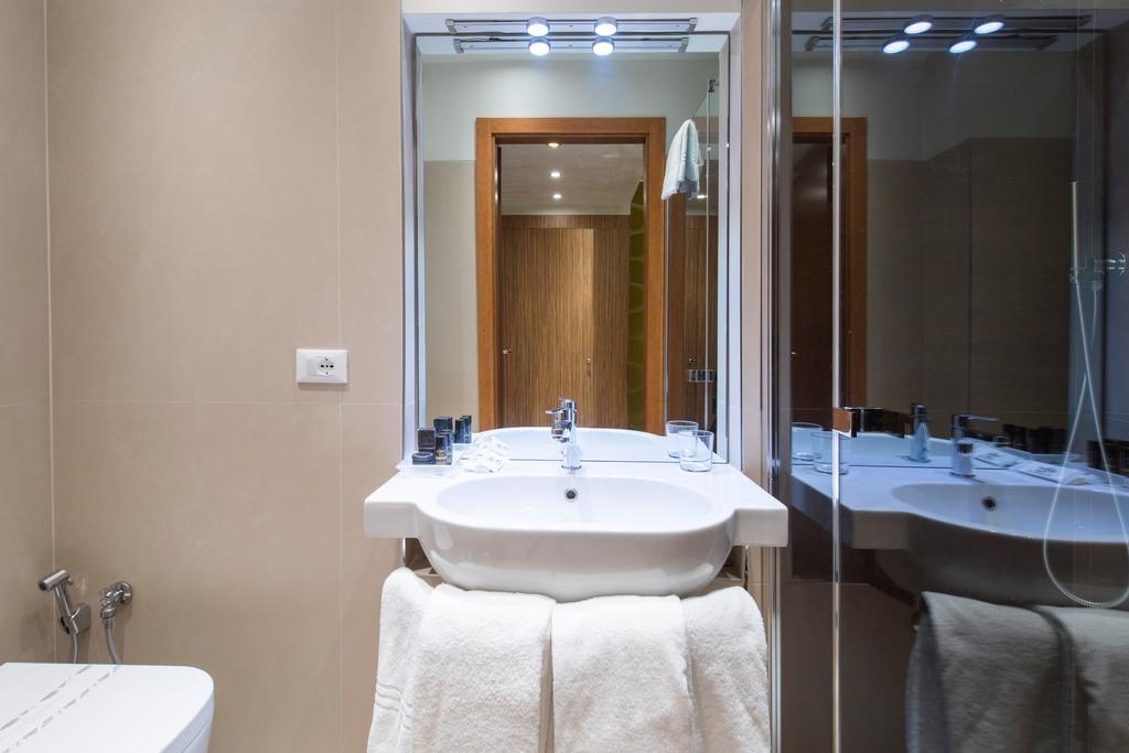 Deluxe Room with Grand Canal View