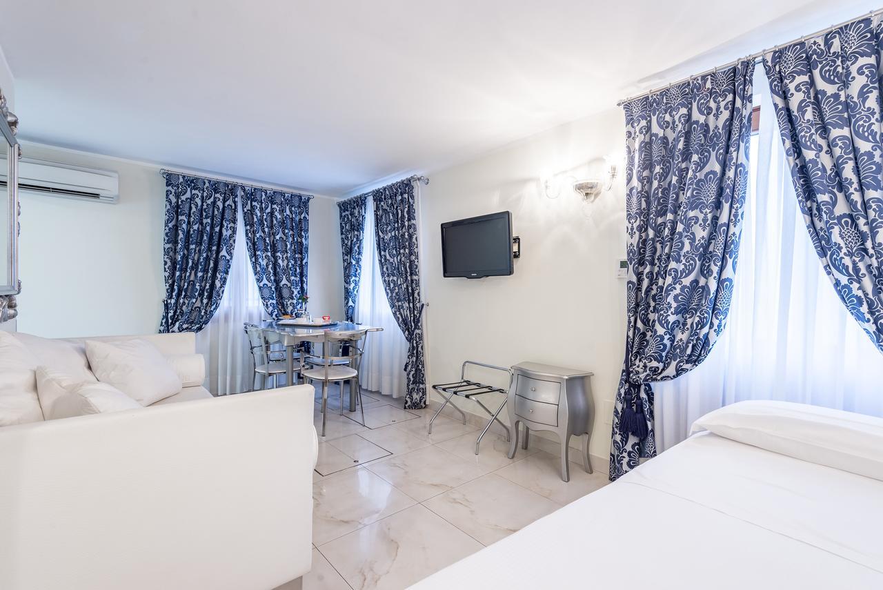 Deluxe One-Bedroom Apartment