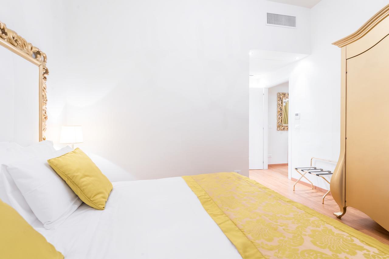 Deluxe One-Bedroom Apartment