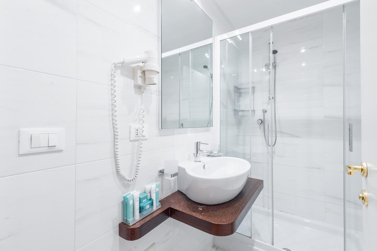 Deluxe One-Bedroom Apartment