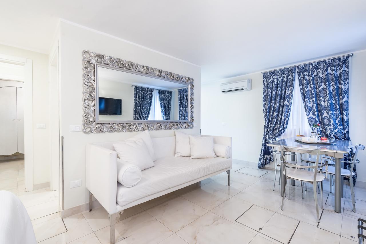Deluxe One-Bedroom Apartment