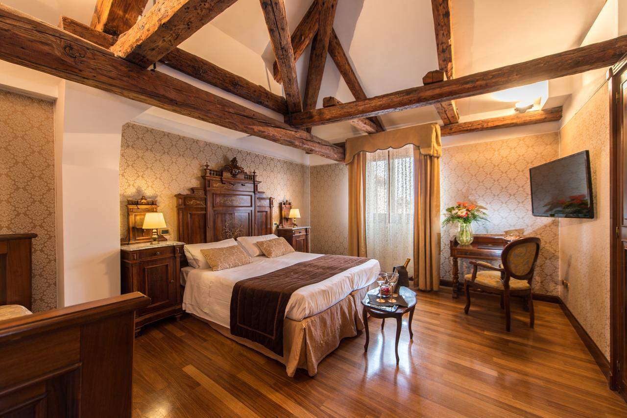 Junior Suite with San Marco Bell Tower View