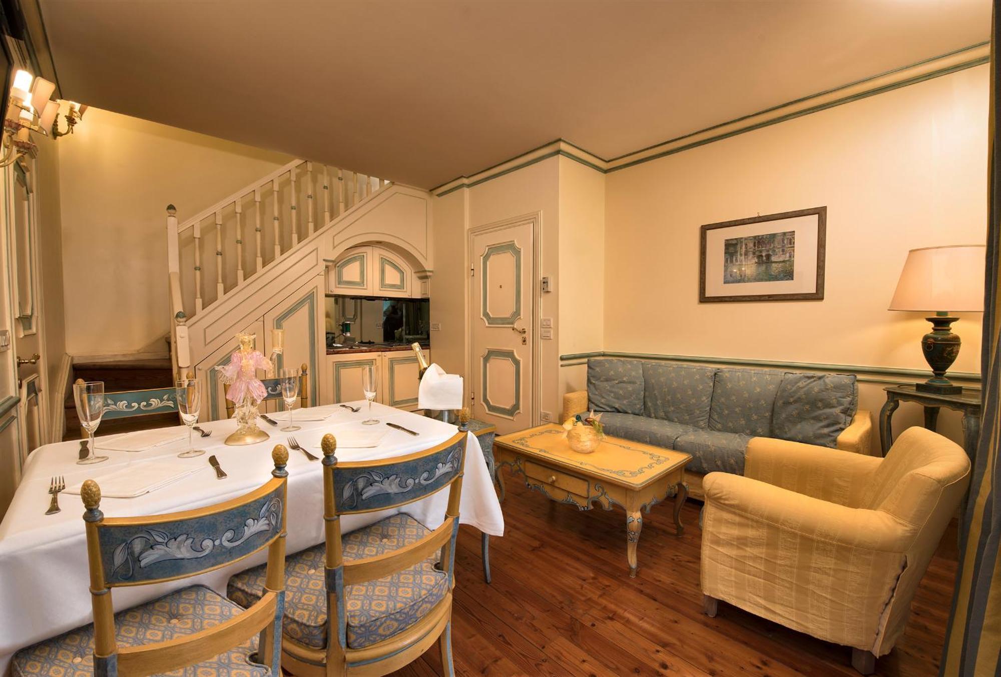 Family Room (2 Adults + 3 Children)
