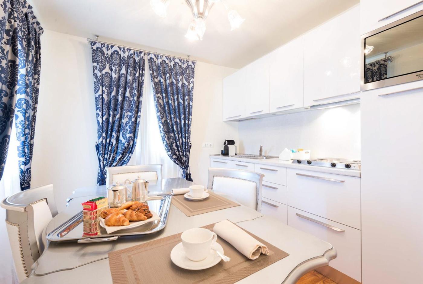 Superior One-Bedroom Apartment canal view Split level