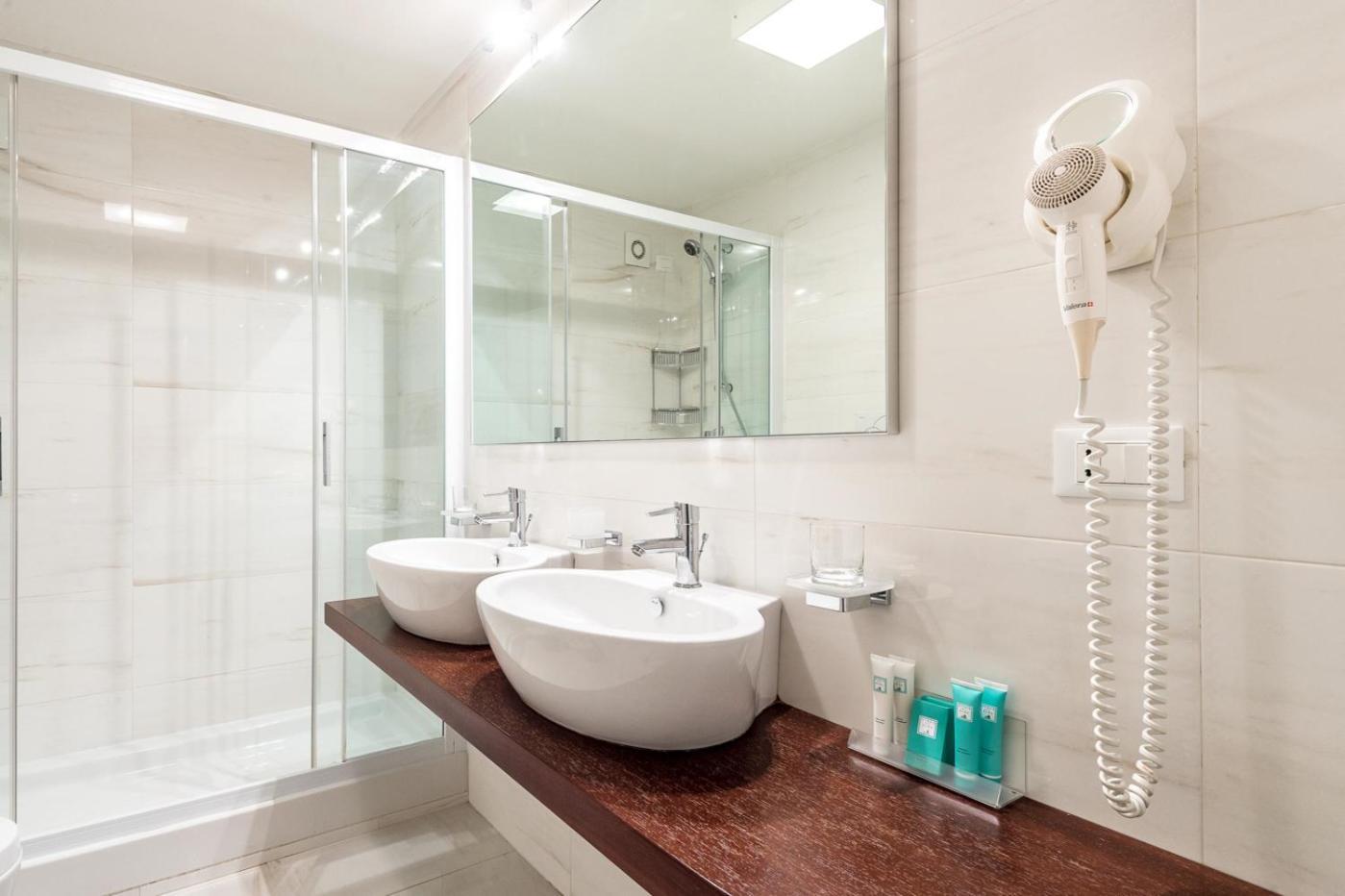 Superior One-Bedroom Apartment canal view Split level