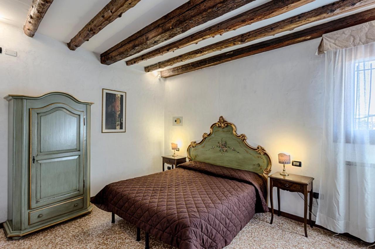 Double Room Private External Bathroom