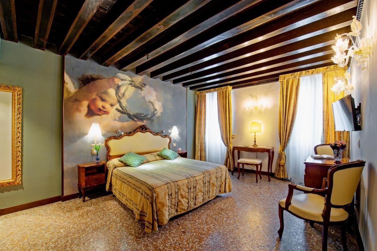 Deluxe Double Room with Square View