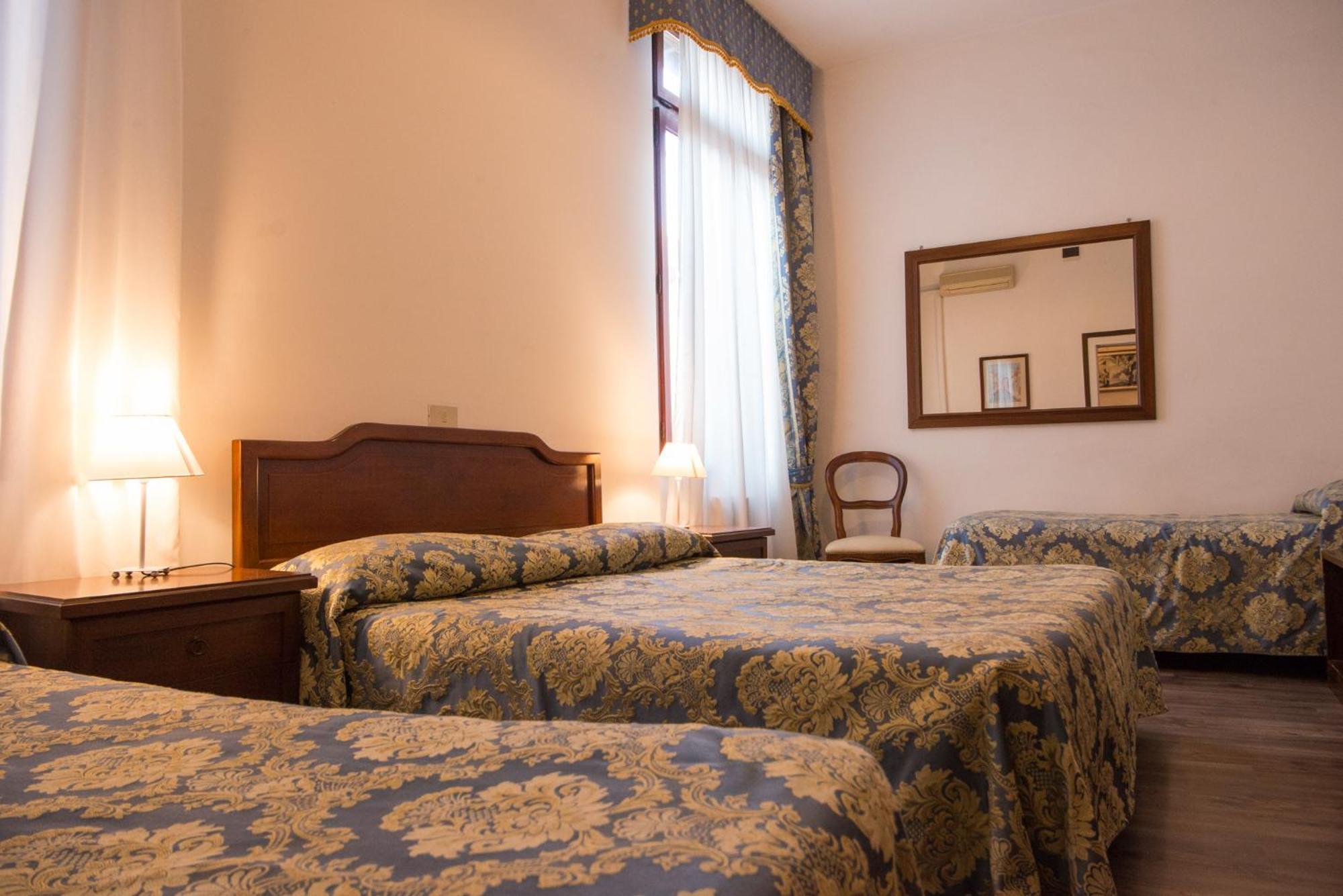 Quadruple Room with Internal Private Bathroom