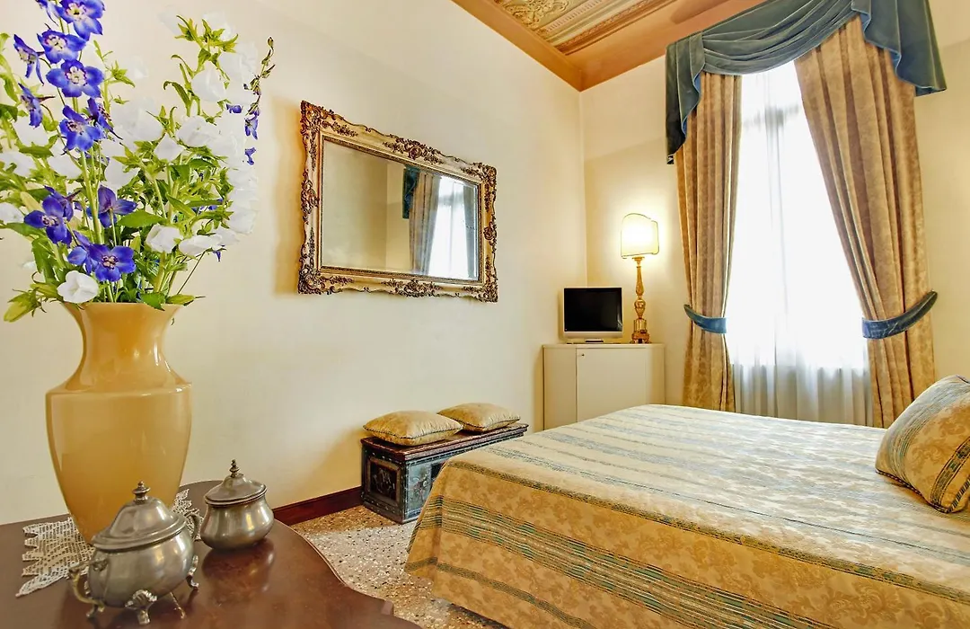 Palazzo Schiavoni Residenza D'Epoca & Suite-Apartments-1