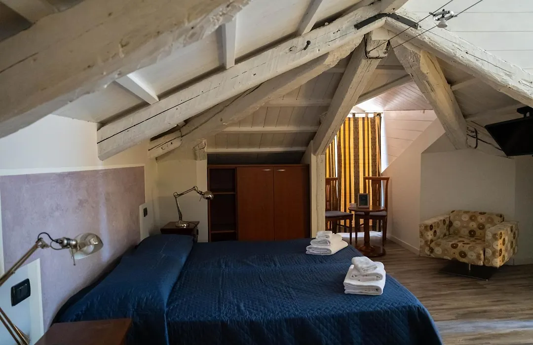 V Nice Rooms-1