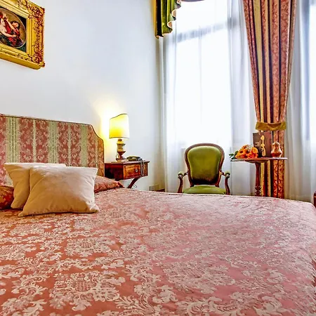 Palazzo Schiavoni Residenza D'Epoca & Suite-Apartments-2