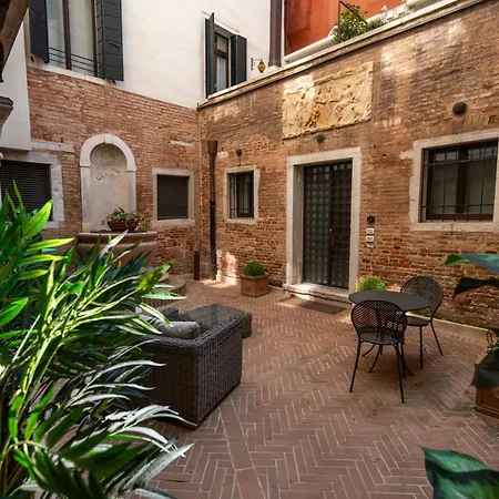 Palazzo Morosini Degli Spezieri - Lifestyle Apartments-2