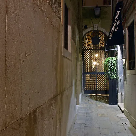 Charming House Dd724-3