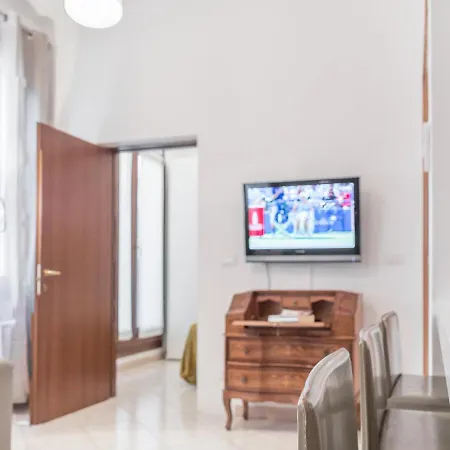 San Polo Canal View Apartments By Wonderful Italy-3